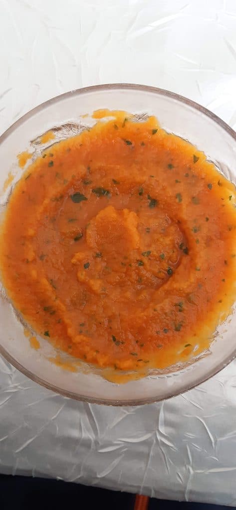 Potage de carotte avec du persil